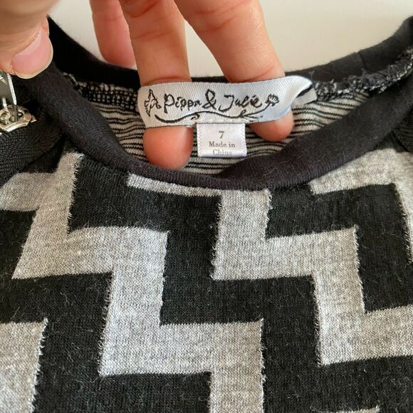 Pippa And Julie Girls Black Gray Chevron Zipper Raglan Sleeve Blouse Top 7 - Picture 4 of 8